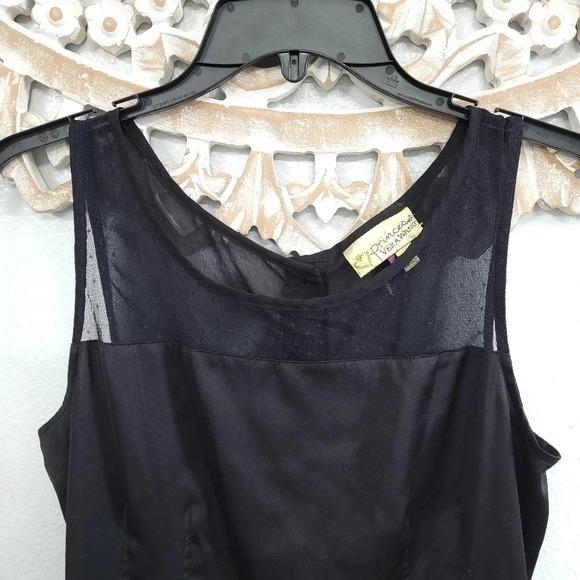 Princess Vera Wang Ruffle Bottom Top - Picture 3 of 12